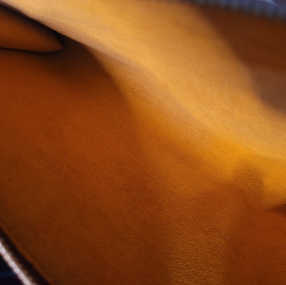 Louis Vuitton Epi Leather Pochette Small Bag - Picture 4 of 6